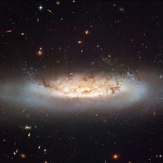 Hubble views NGC 4522