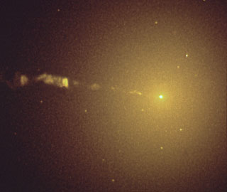 Núcleo compacto da galáxia M87