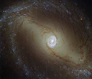 NGC1433's kerne fotograferet af Hubbble
